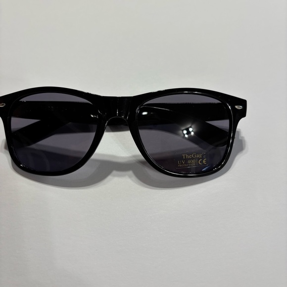 The Gag Circular Tinted Ful
Rimmed Sunglasses - Picture 3 of 4
